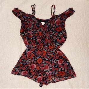 XHILIRATION Off-Shoulder Romper